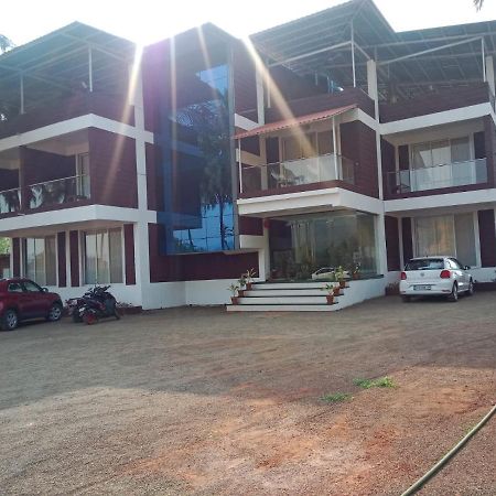Coastal Bay Beach Resort Harnai Eksteriør billede