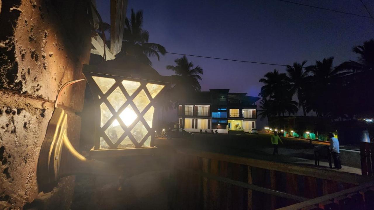 Coastal Bay Beach Resort Harnai Eksteriør billede