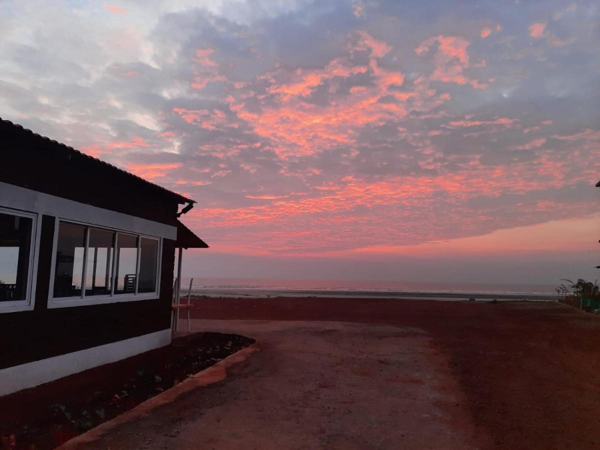 Coastal Bay Beach Resort Harnai Eksteriør billede